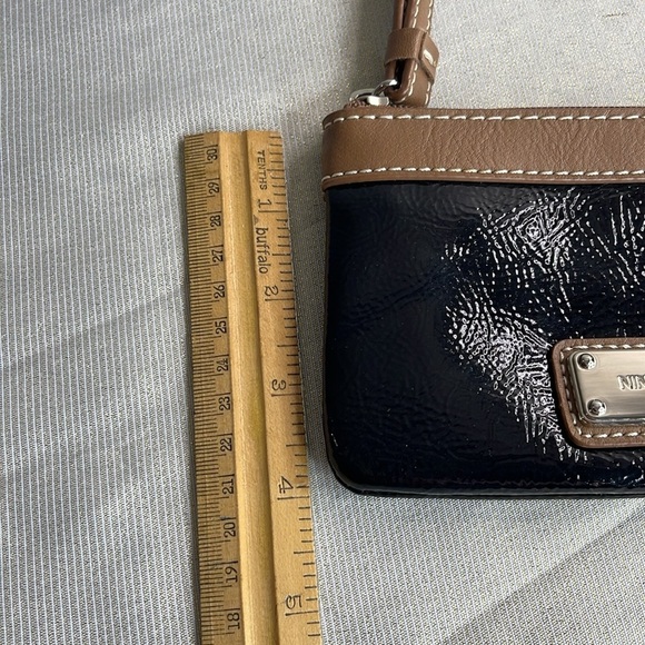 Nine West Patent Faux Leather Wallet Wristlet Minimalist Black Tan Zipper Logo - Picture 5 of 8